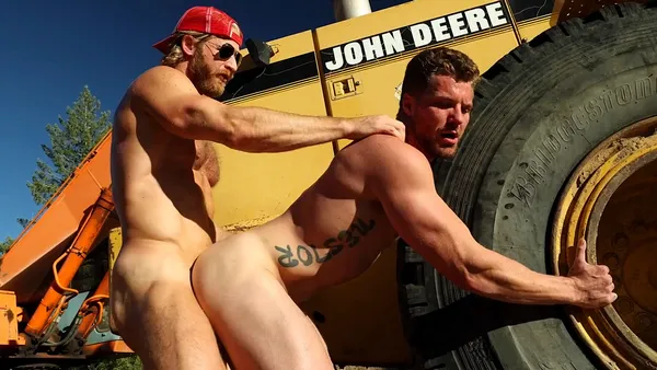 Two Horny Workers Fuck – Matt Dubbe and CurvedKing