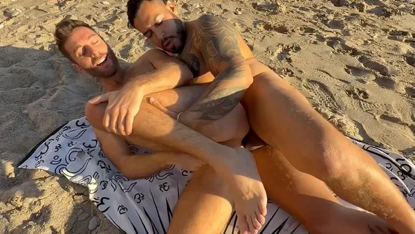 Viktor Rom & Danny Fox – Sex and The Beach